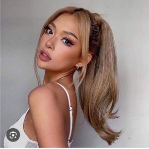 2 Champagne Blonde Liane INH Pony